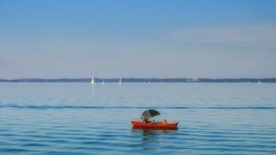 gemütliche Runde mit dem Ruderboot