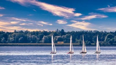 den Segelschiffen zusehen