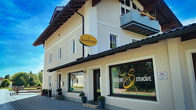 frische Semmeln beim Bäcker gegenüber